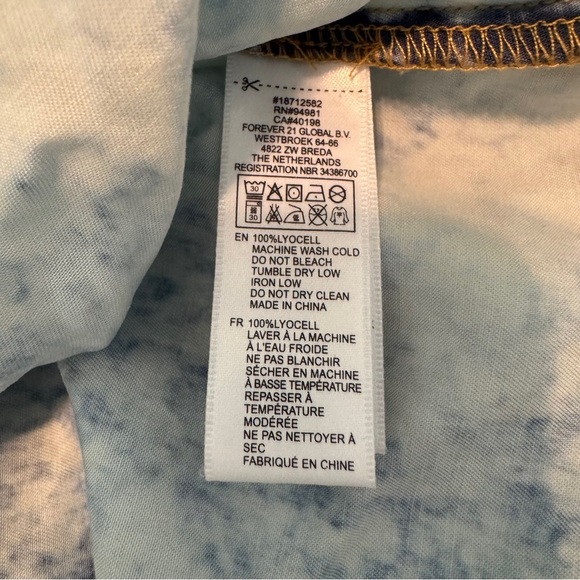 Forever 21 Light Blue Tie-Dye Button Front Shirt Size Large - Picture 6 of 7